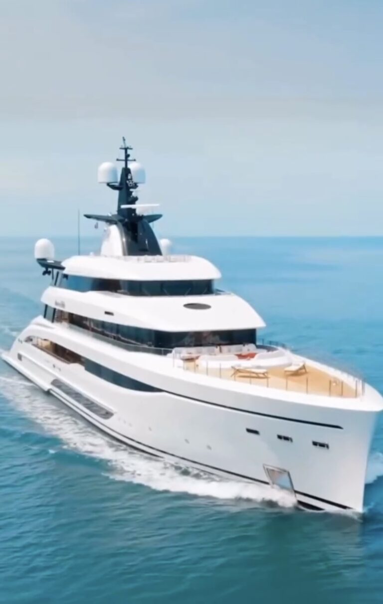 CRN Delivers 67m Superyacht Amor à Vida for Mediterranean Debut