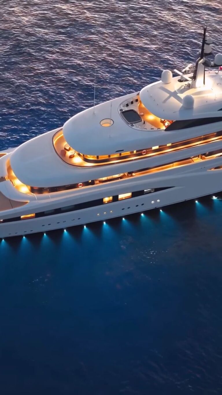 Feadship Superyacht Sophia Anchors in Gustavia Bay Ahead of New Year Celebrations